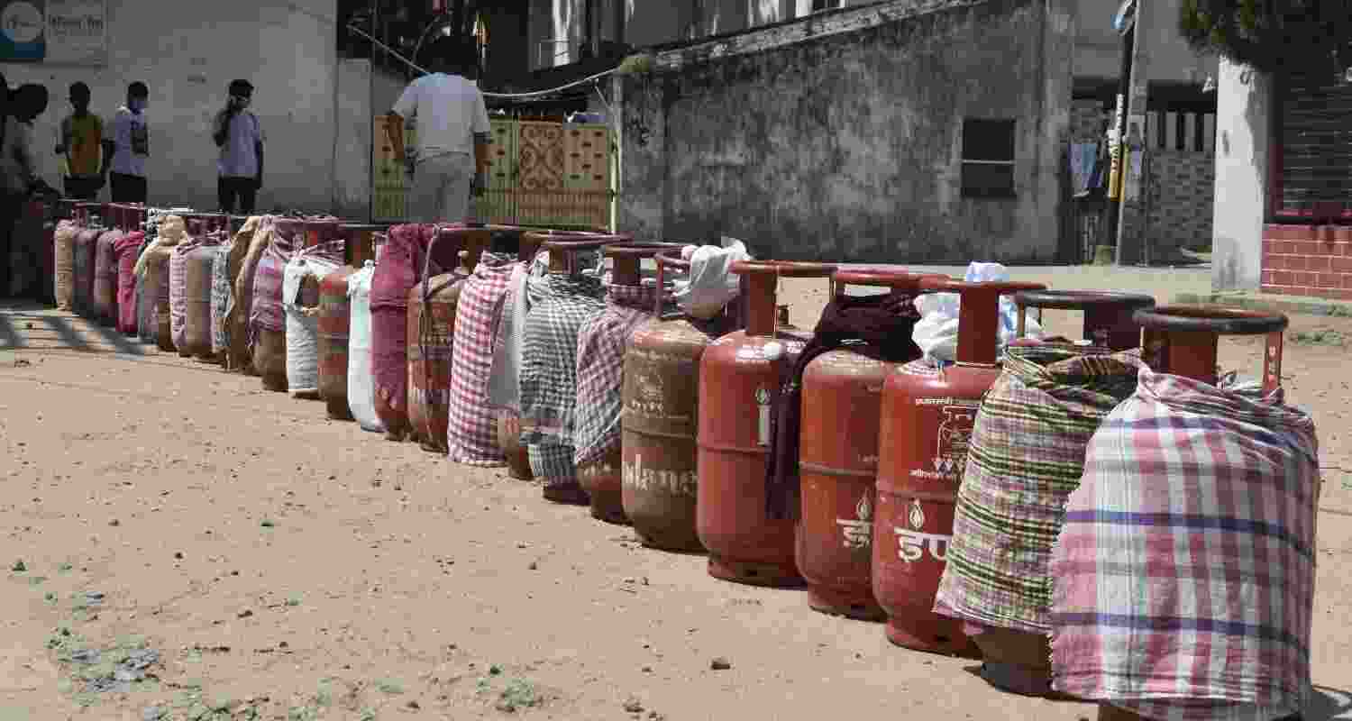 LPG supply disruptions hit Jharkhand, over 3 lakh refills pending