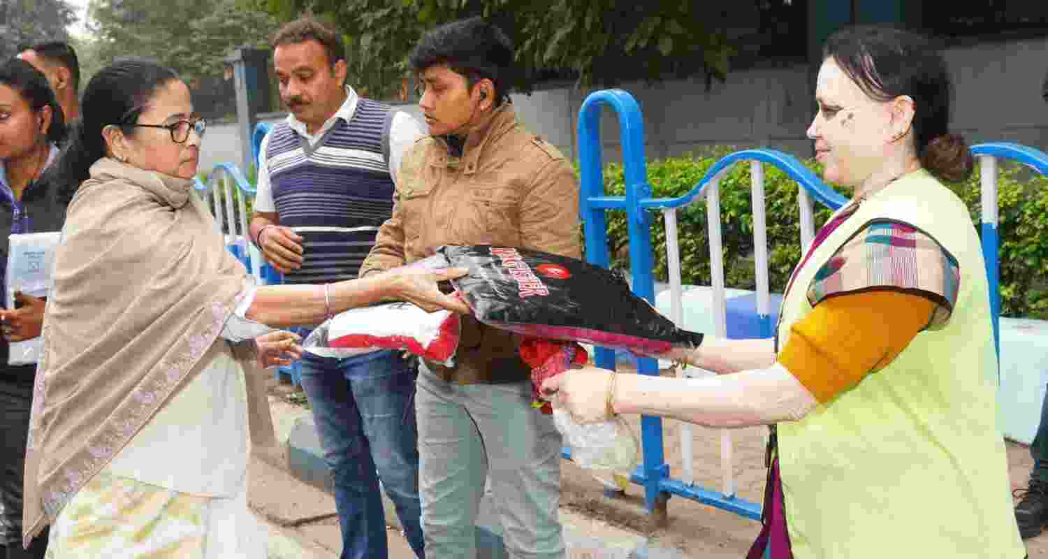 CM Mamata Banerjee distributes blankets on a cold winter morning.