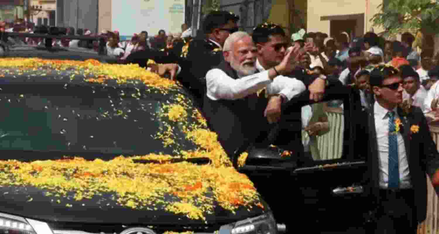 Screengrab from the video where Prime Minister Narendra Modi is receiving a warm welcome during his roadshow in Udupi, Karnataka.
