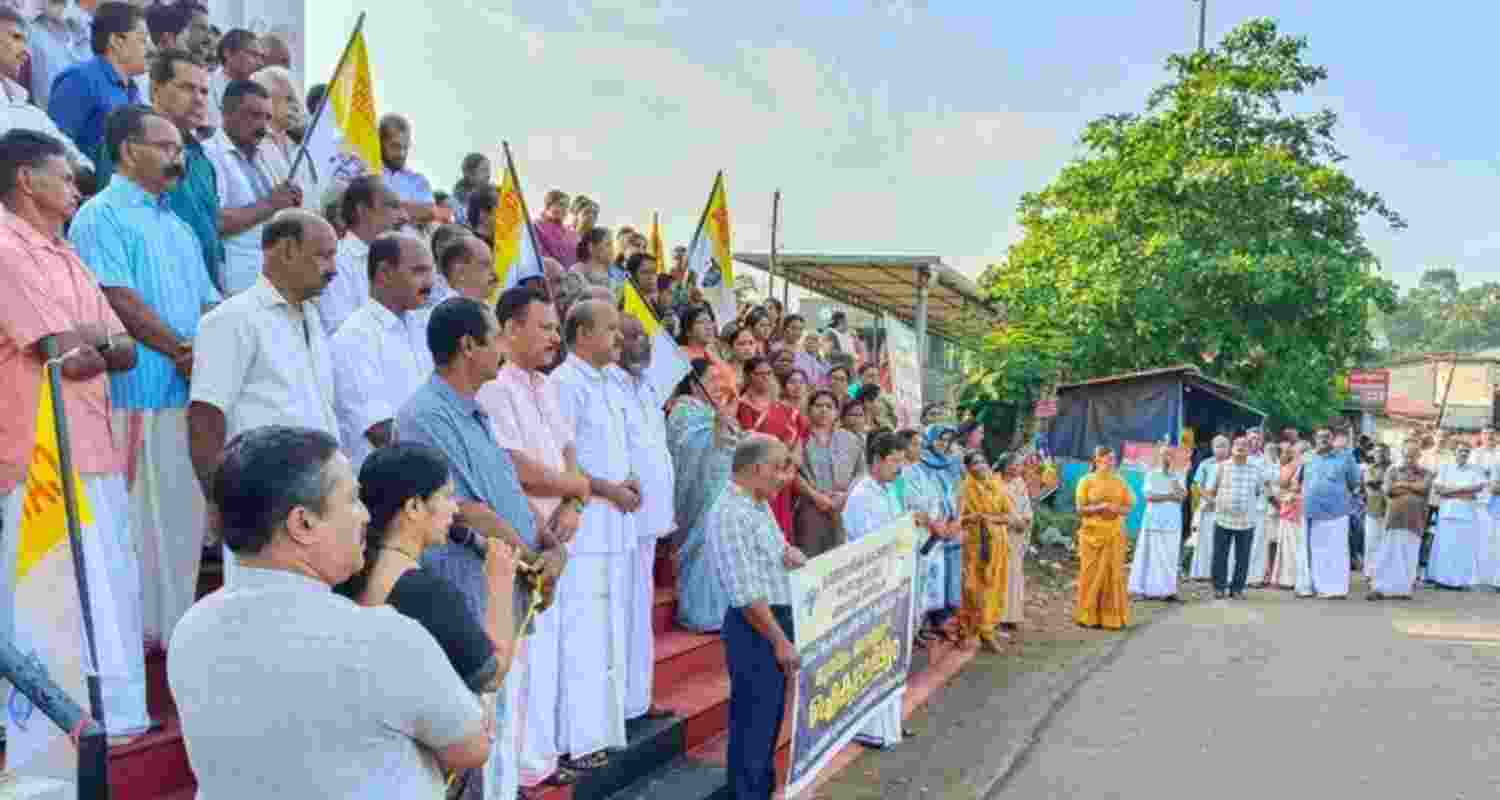 The dispute concerns approximately 404 acres of land in Munambam, which was recently claimed by the Waqf Board. Since that claim, the government had ceased accepting land tax from the families residing on the disputed land.