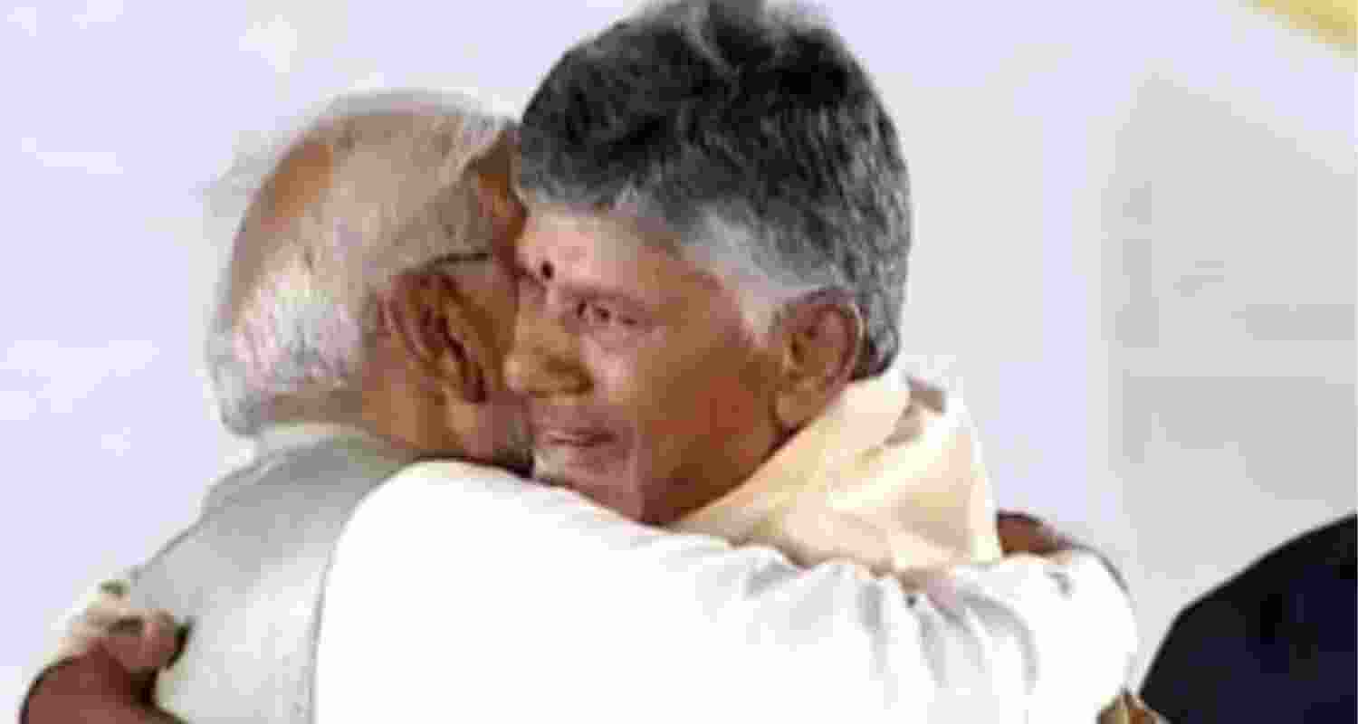 Naidu takes oath as the CM of Andhra for 4th time