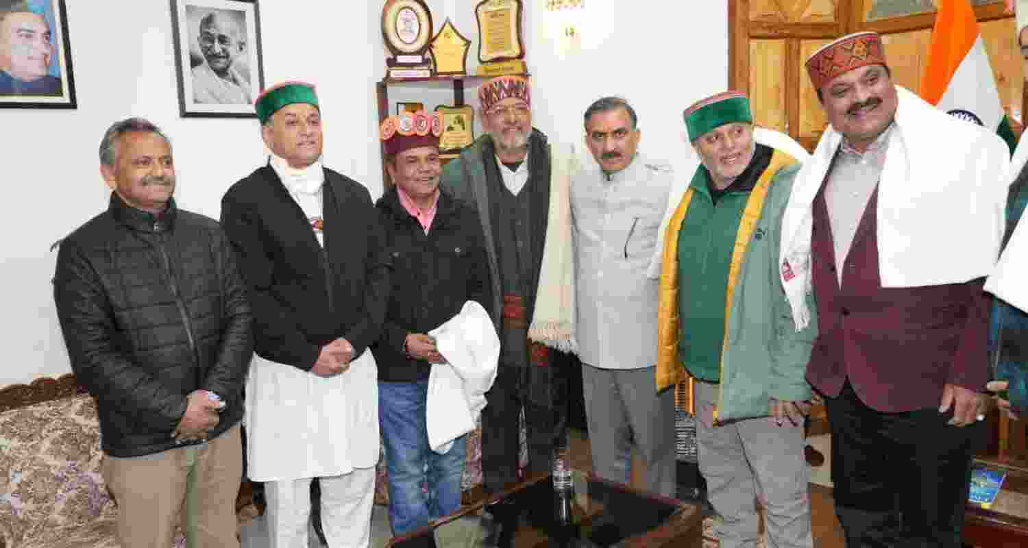 Nana Patekar and Rajpal Yadav with Himachal Pradesh CM Sukhwinder Singh Sukhu, Shimla, india Nana Patekar and Rajpal Yadav with Himachal Pradesh CM Sukhwinder Singh Sukhu, Shimla, india