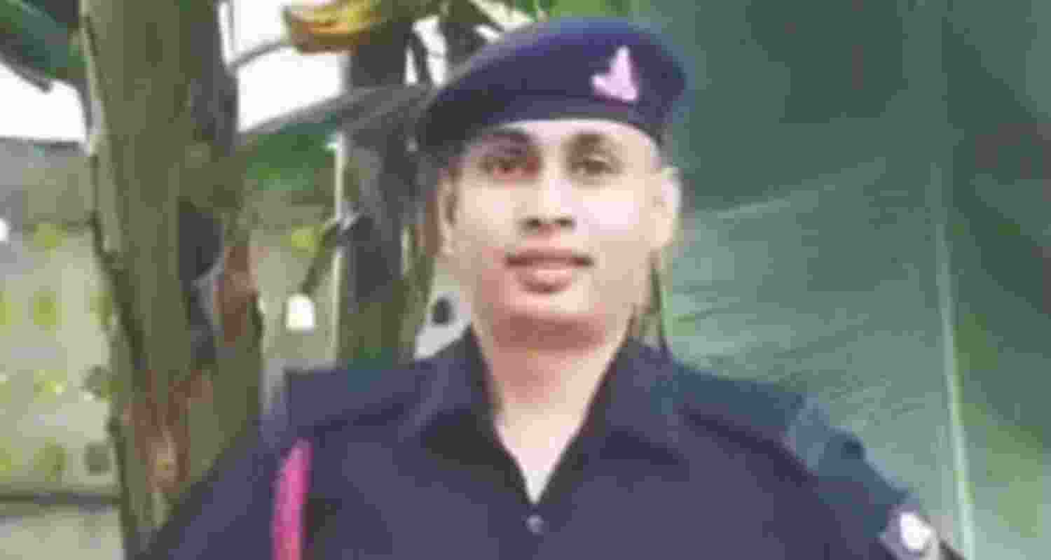 Amid patriotic slogans martyred soldier's last rites performed