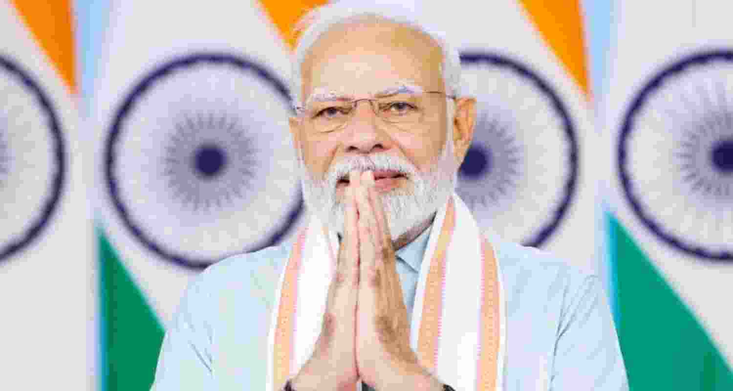 PM Modi gives tribute to the victims of Pulwama attack.