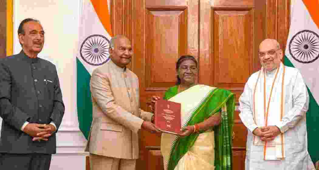 Former president Ram Nath Kovind presents President Droupadi Murmu a report on conducting simultaneous polls. File photo.