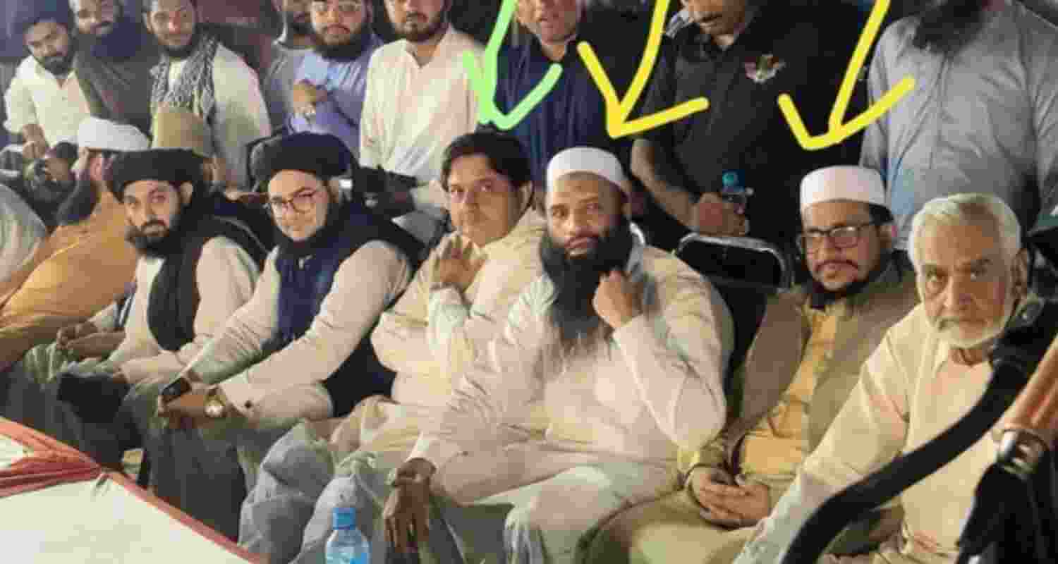 Pak ministers spotted with Lashkar terrorists