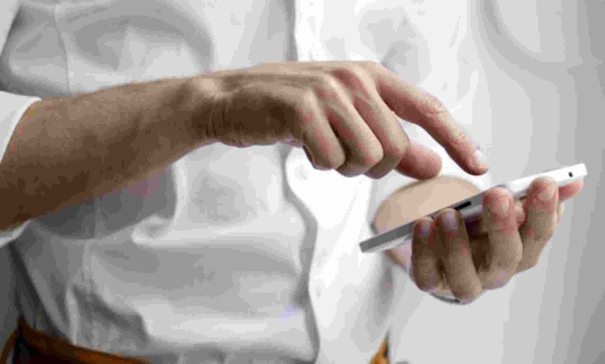 Man's chats with sex workers that he deleted from his iPhone were accessible on his family's iMac synced with the device. The wife read them and filed for divorce.