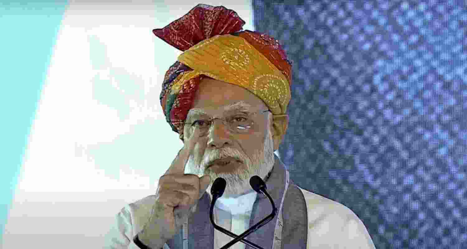 PM Modi slams T'gana govt over Gachibowli land dispute