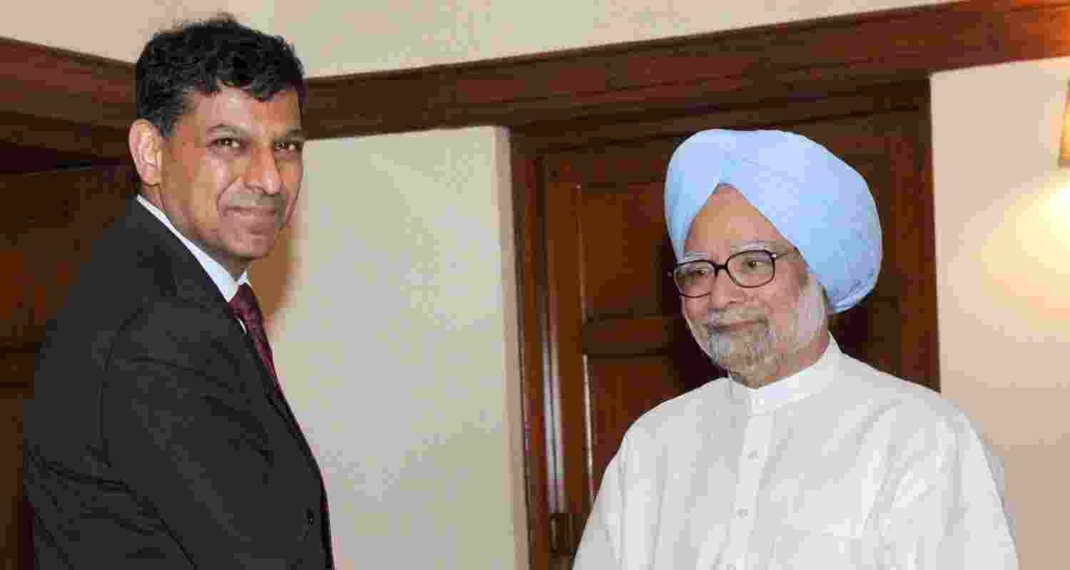 Former Prime Minister Manmohan Singh with then RBI Governor Raghuram Rajan.