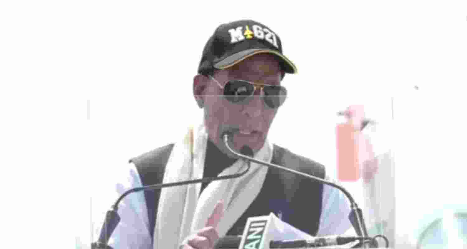 Defence Minister Rajnath Singh on Friday lauded the legendary MiG-21’s glorious service to the Indian Armed Forces, recalling its historic and successful missions. Defence Minister Rajnath Singh on Friday lauded the legendary MiG-21’s glorious service to the Indian Armed Forces, recalling its historic and successful missions.