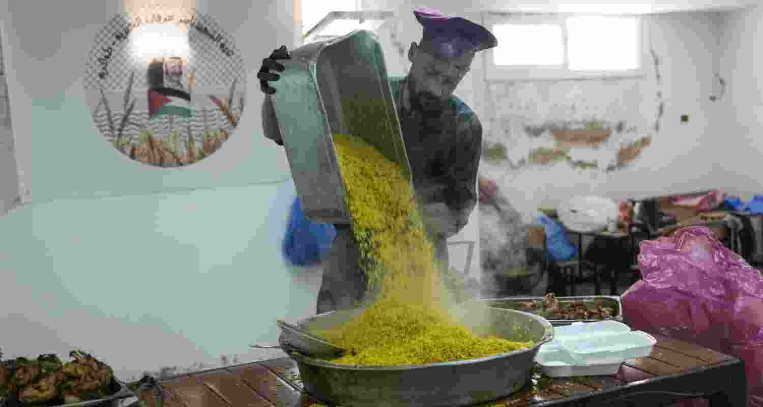 A volunteer of the Yasser Arafat Charity Kitchen in the city of Tulkarem, West Bank, prepares an iftar meal for displaced Palestinians. Image: X A volunteer of the Yasser Arafat Charity Kitchen in the city of Tulkarem, West Bank, prepares an iftar meal for displaced Palestinians. Image: X