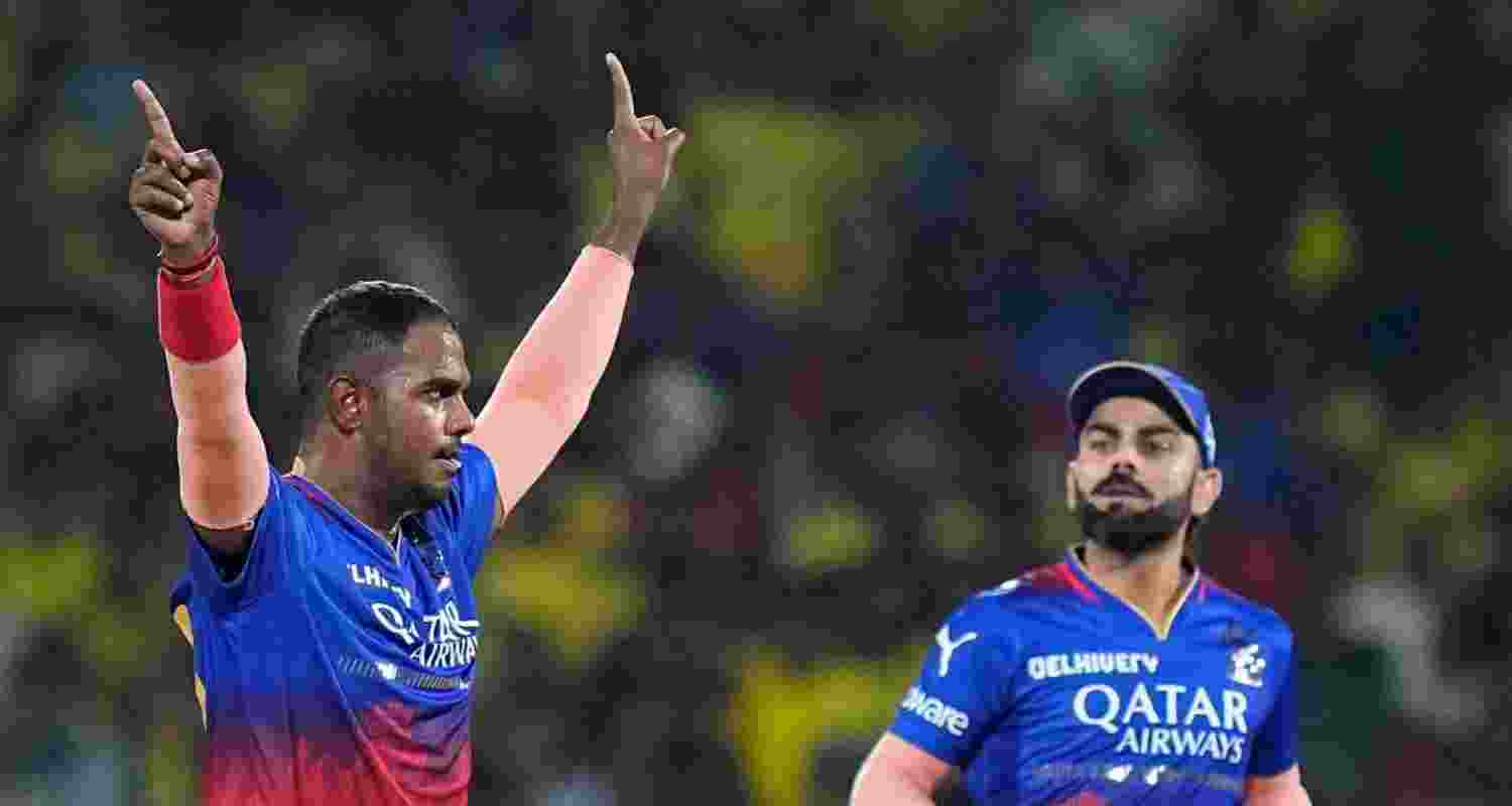 Yash Dayal and Virat Kohli during IPL match. 