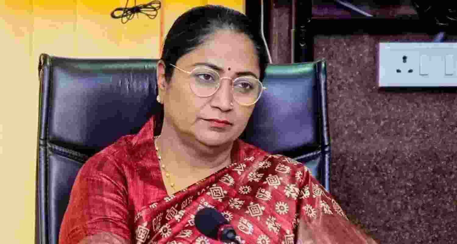 AAP takes 'rubber-stamp' dig at Delhi CM, BJP hits back