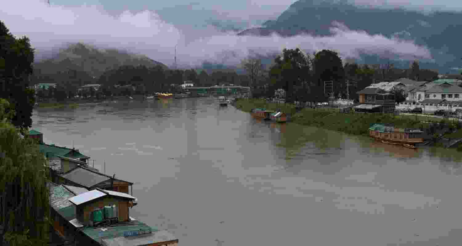 Jhelum breached the bund near Zoonipora village in Budgam district during the early hours of Thursday.