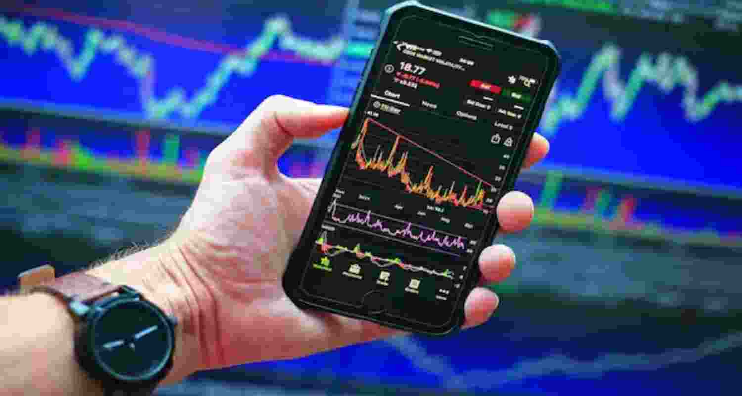 Sensex plunges 1,000 points, Nifty sinks