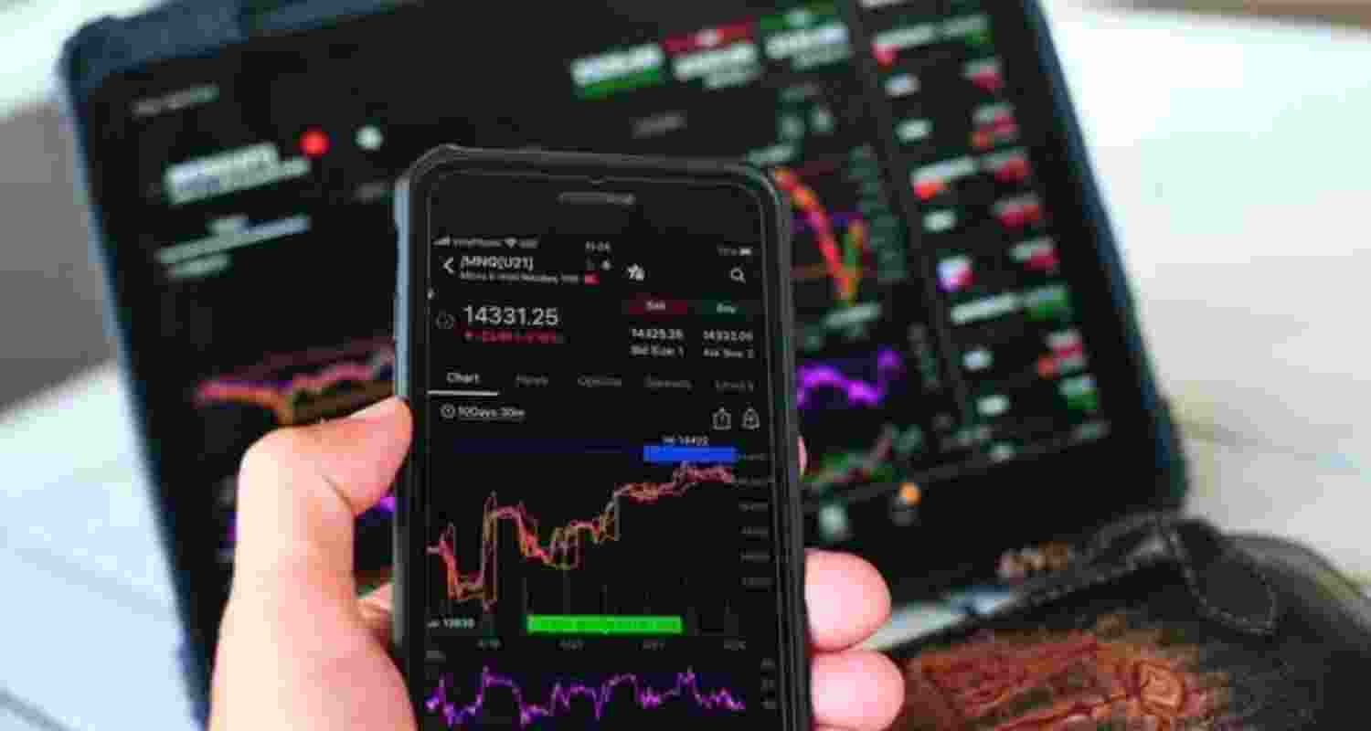 Sensex declines 112 pts, Nifty down 36 pts in early trade