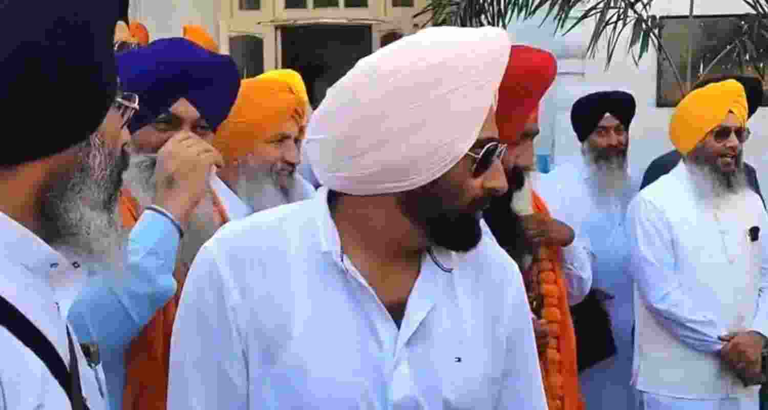 255 Sikh pilgrims leave Kurukshetra for Pakistan to mark Khalsa Sajna Diwas, set to visit Nankana Sahib and Kartarpur via Attari-Wagah border.