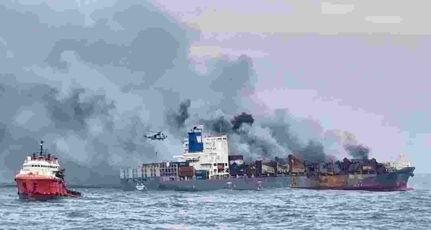 Indian Navy undertakes aerial insertion of salvage team onboard MV Wan Hai 503 vessel