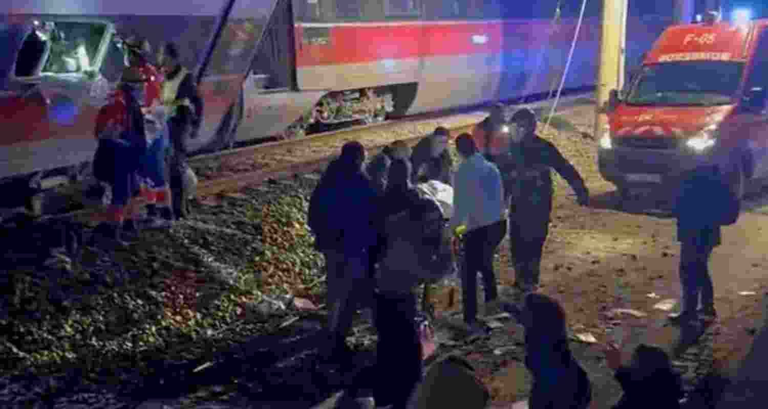 Spain begins three days of mourning after 40 people die in a high-speed train crash in Andalusia, with over 120 injured and a probe underway
