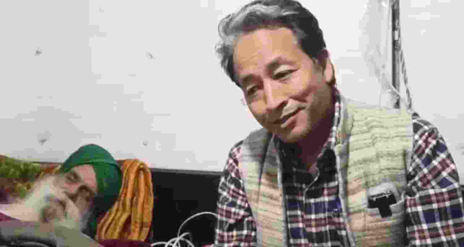 Wangchuk met Dallewal (70) in the presence of other farmer leaders. Wangchuk met Dallewal (70) in the presence of other farmer leaders.