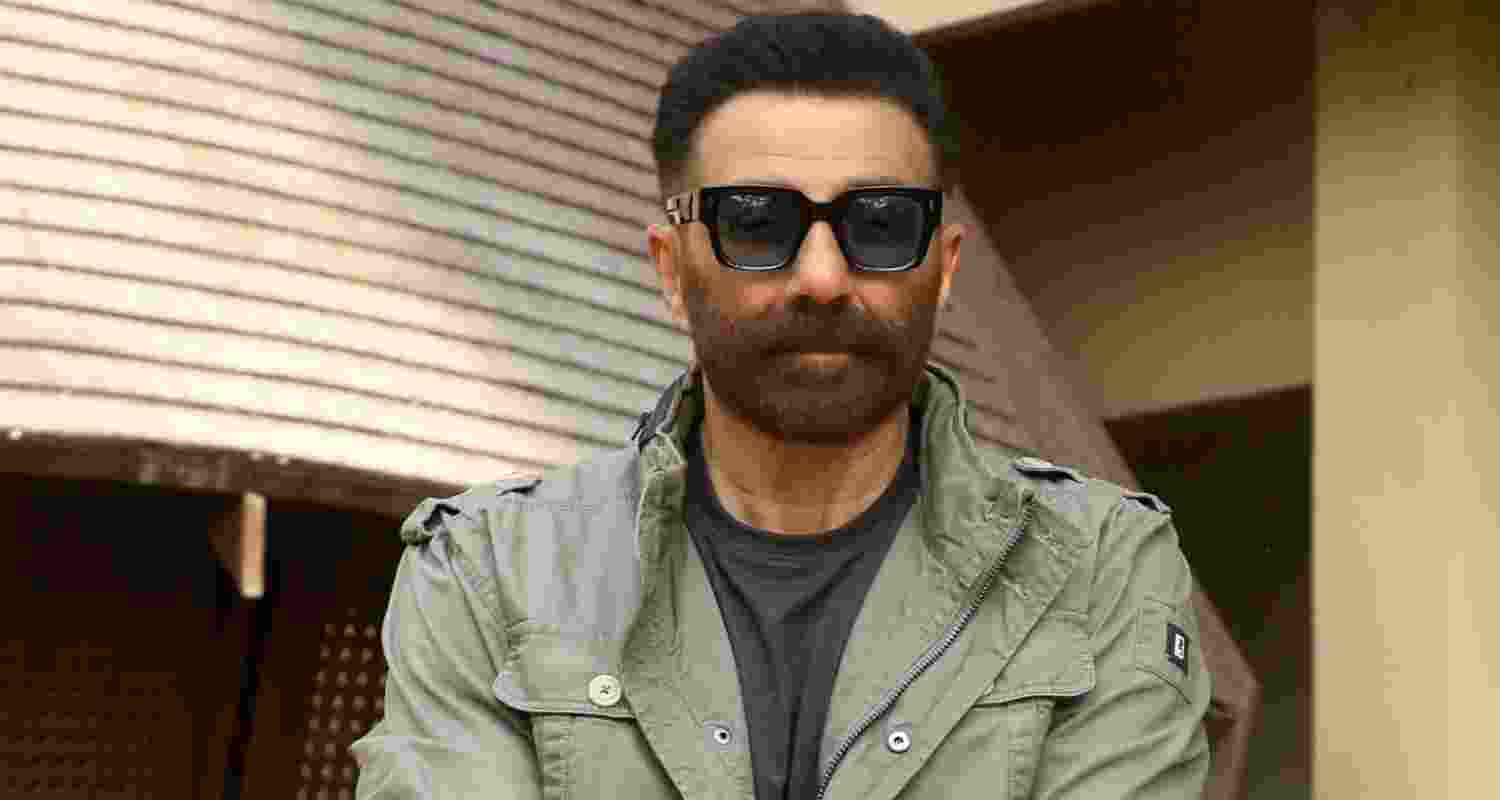 Sunny Deol lashes out at paparazzi
