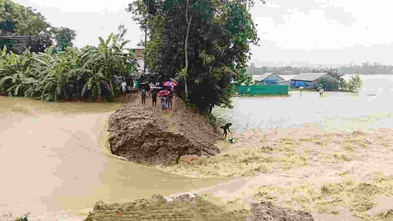 Over 1,000 rescued as Telangana hit by floods, IMD issues alert