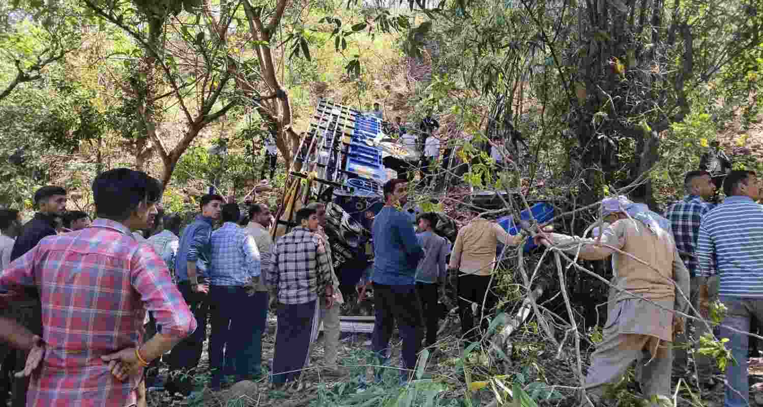 3 dead, 26 hurt as tractor-trolley falls into gorge in Kangra