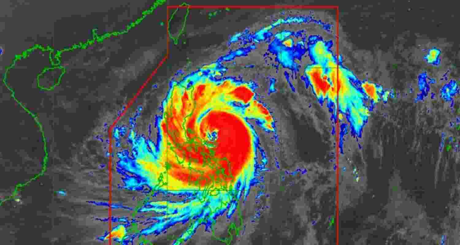 Typhoon Fung-Wong set to hit Philippines on Sunday night