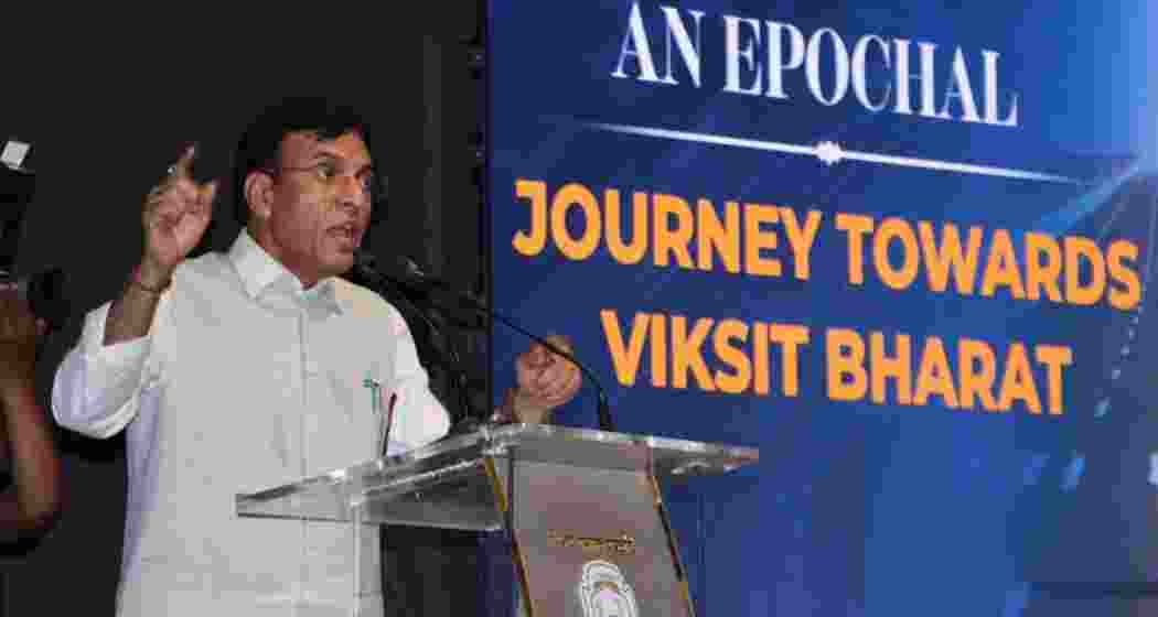 Union Minister Mansukh Mandaviya interacts with students at SP College in Pune. Image taken from X. 