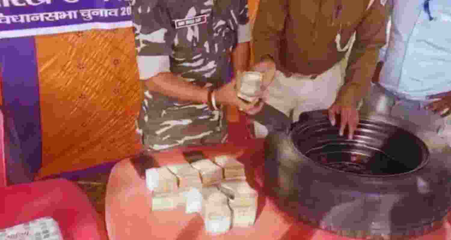 BJP MP claims ₹50 lakh seized from Hemant Soren's party.