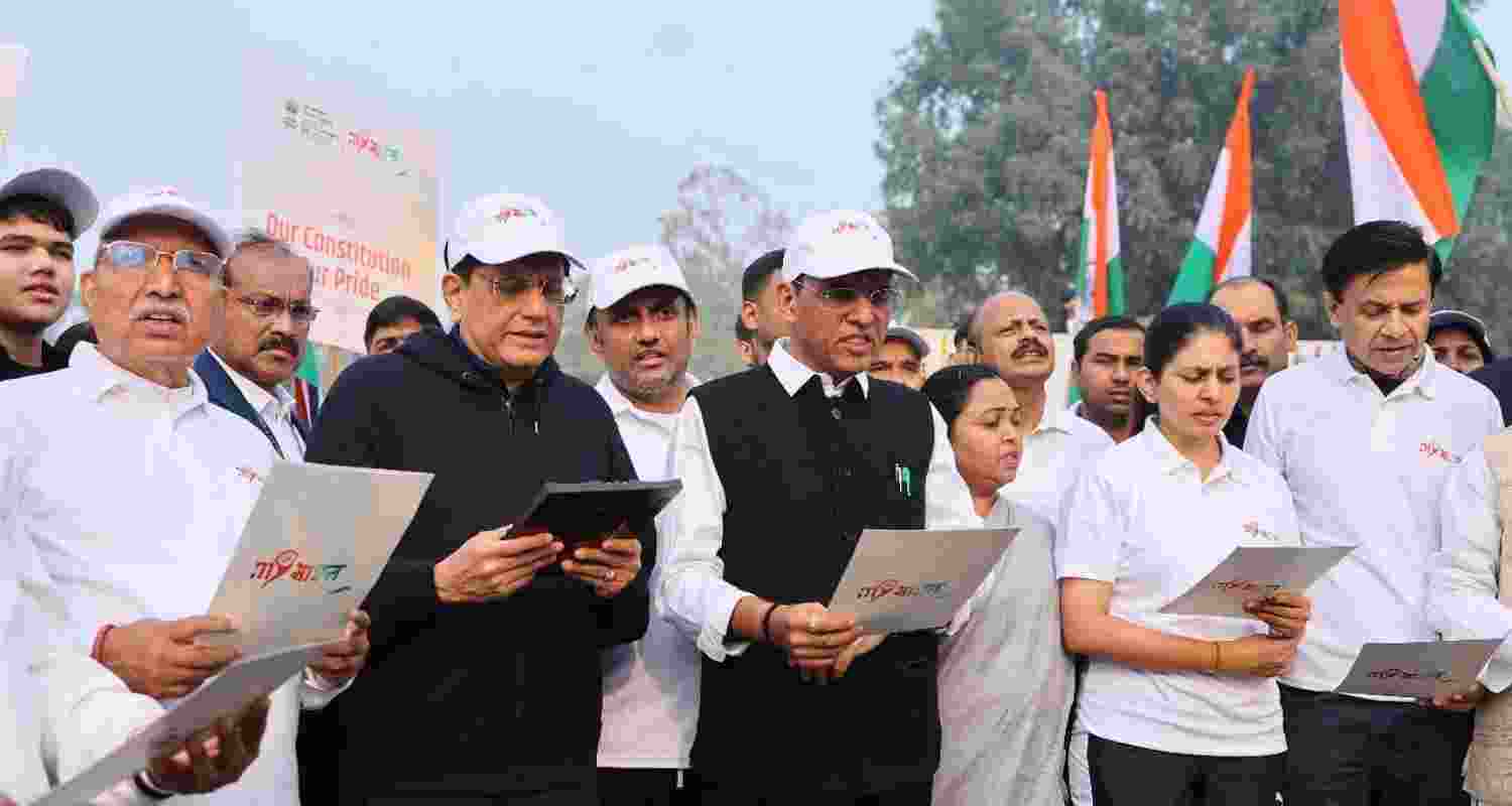 Minister of Youth Affairs & Sports, Mansukh Mandaviya, Minister of State for Youth Affairs & Sports, Raksha Khadse, dignitaries, and #MYBharat volunteers united to take a pledge to uphold the values of our Constitution during Constitution day march. Image: YAS Ministry/X.
