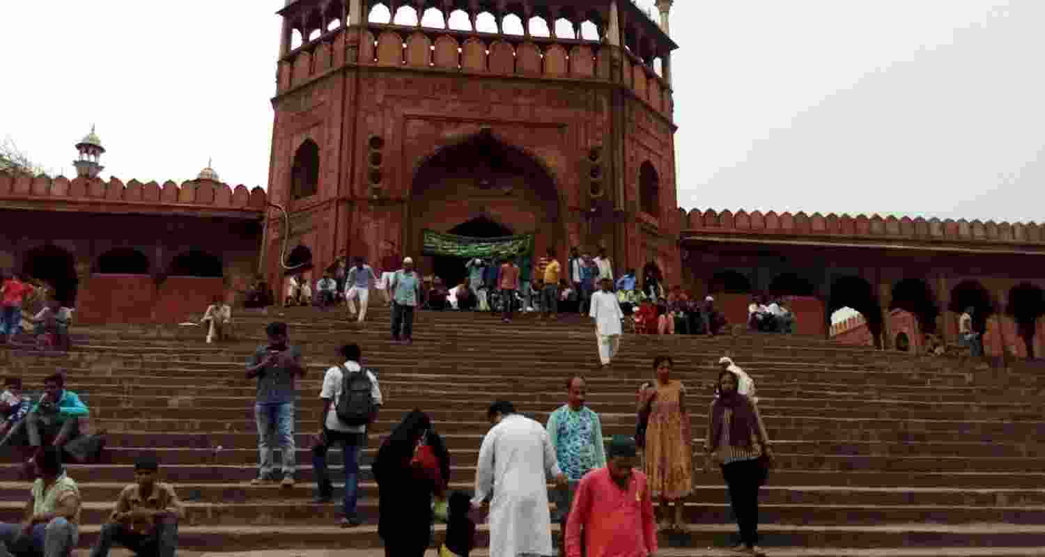 Delhi High Court calls for legal measures against Meena Bazar encroachments.