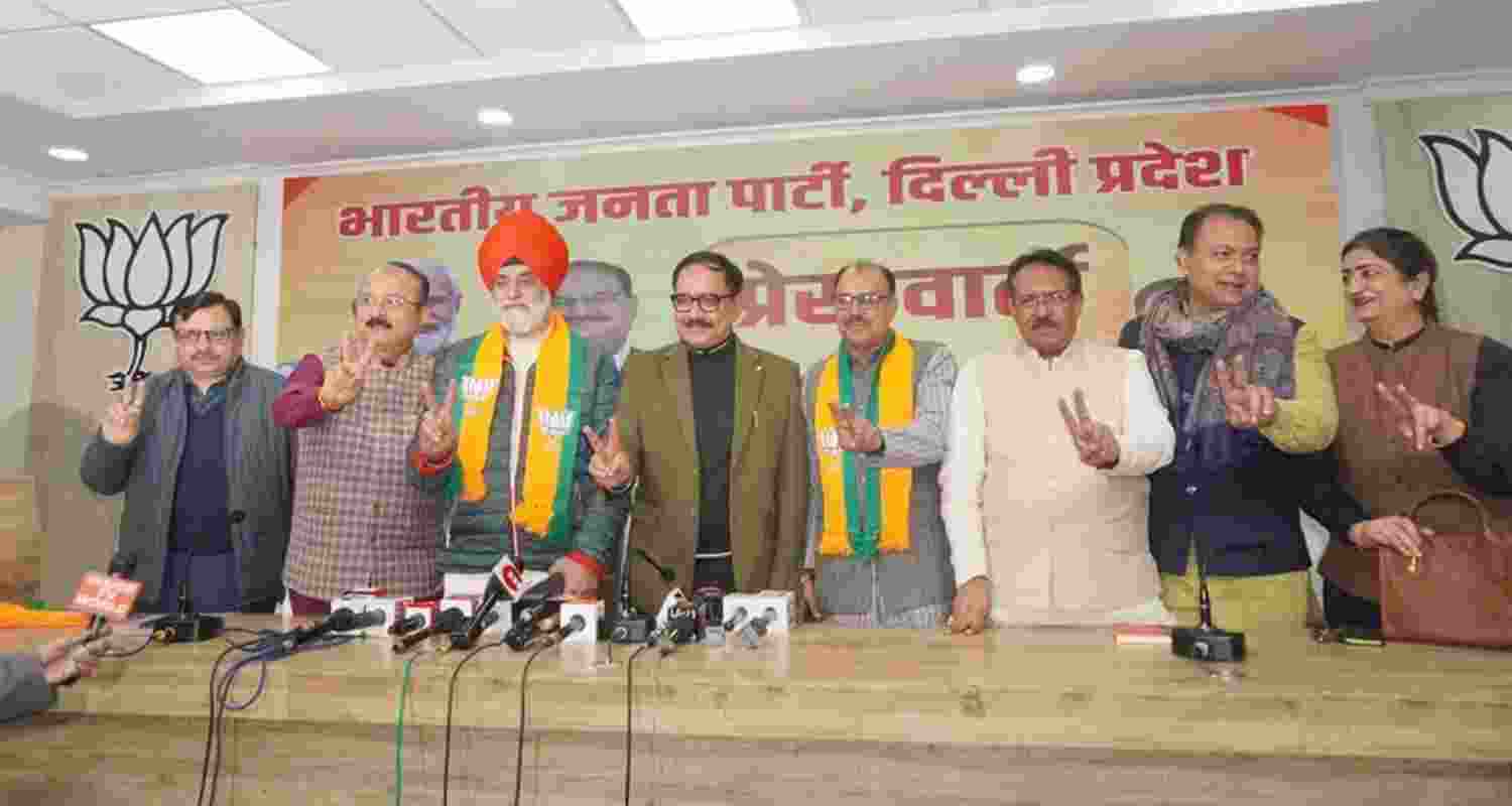 AAP leaders switch to BJP criticise Kejriwal government.