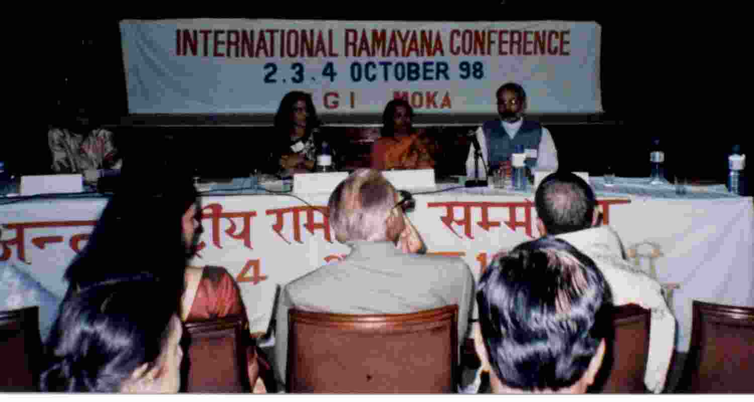 Old photos of PM Modis 1998 Mauritius trip resurface.