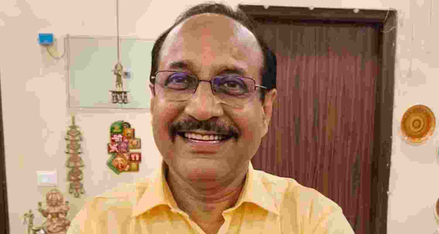 GST Deputy Commissioner Sanjay Singh dies in Noida incident.