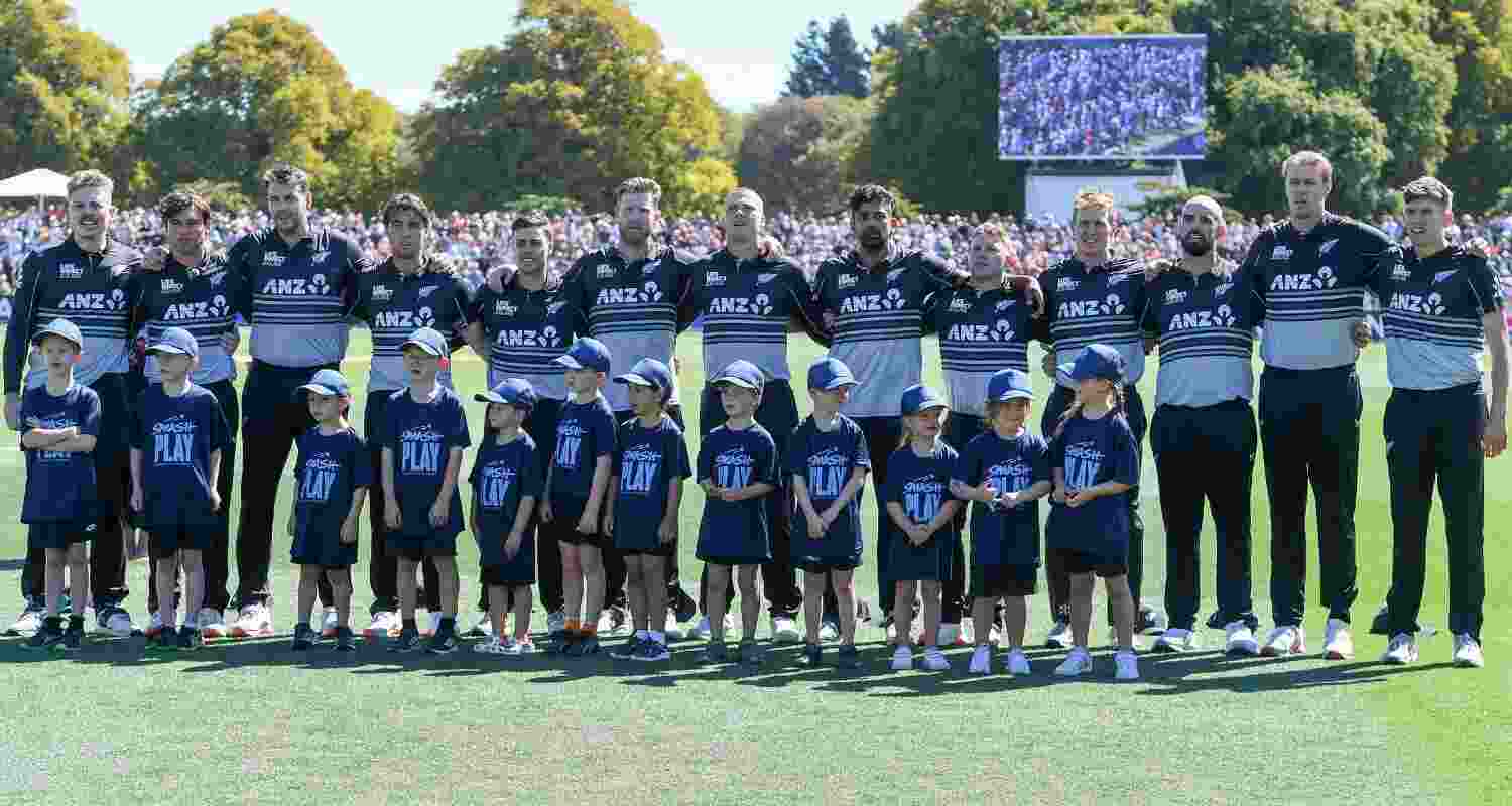 New Zealand beat Pakistan by 9 wickets in the 1st T20I.