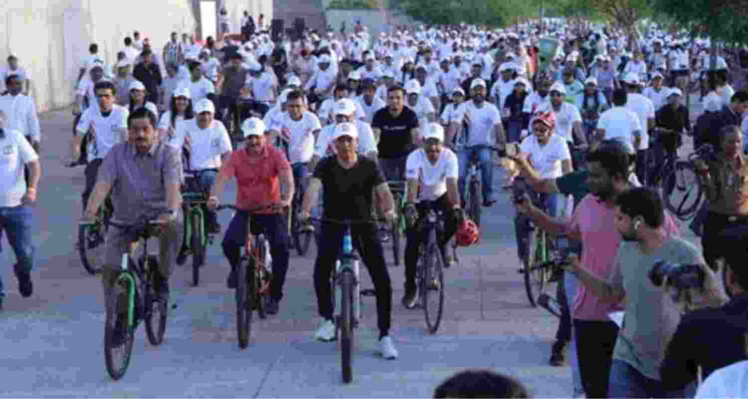 Guinness record holder Rohtash Chaudhary joins Fit India ride.