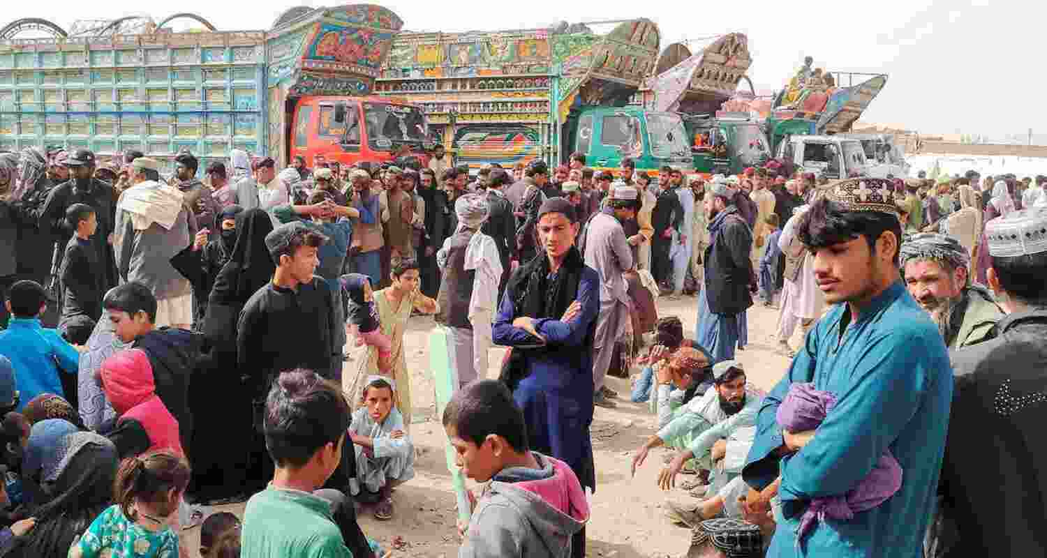 Pakistan's refugee deadline nears, Kabul seeks delay.