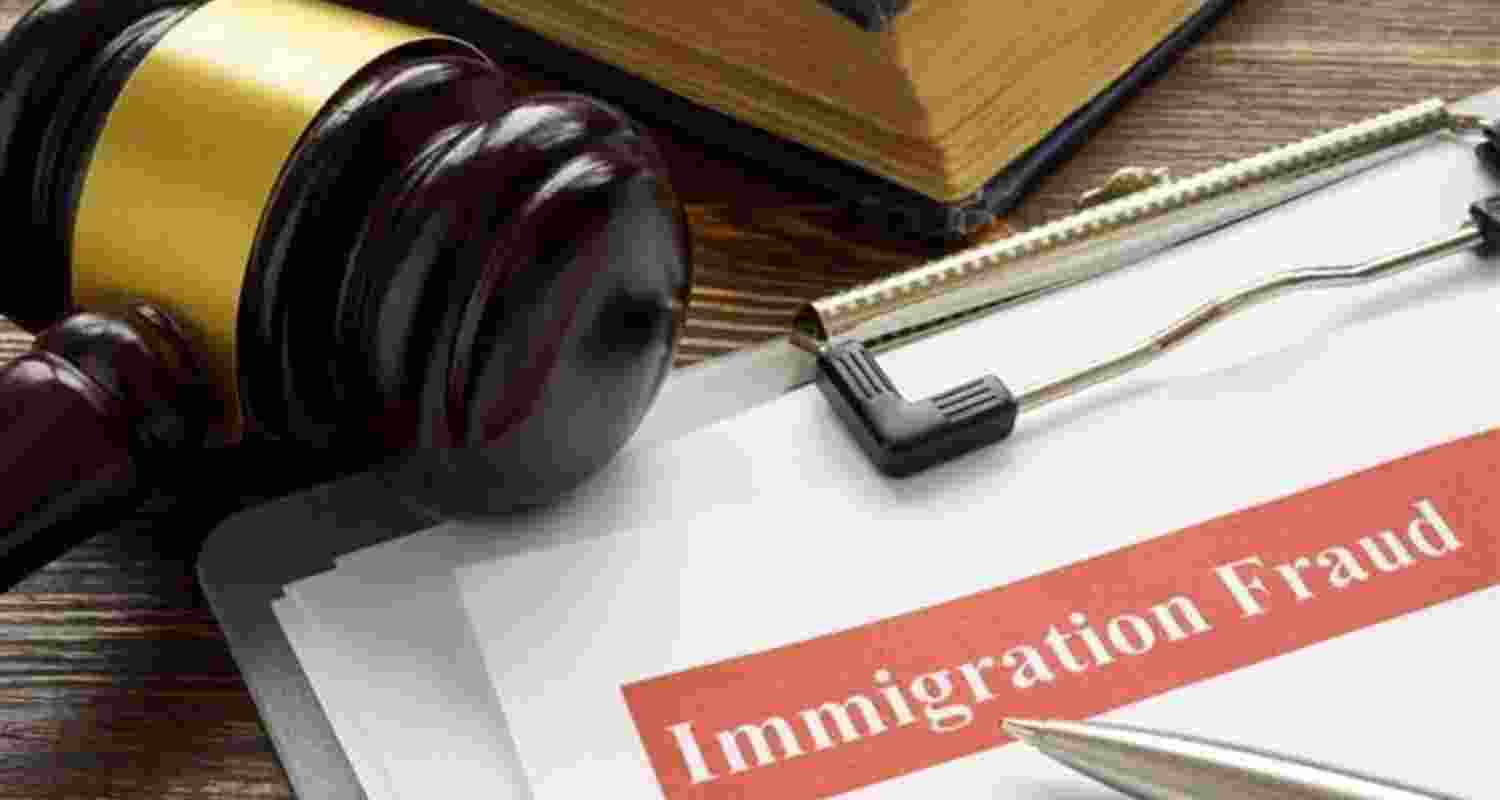 Indian in US pleads guilty to fake robbery scam.