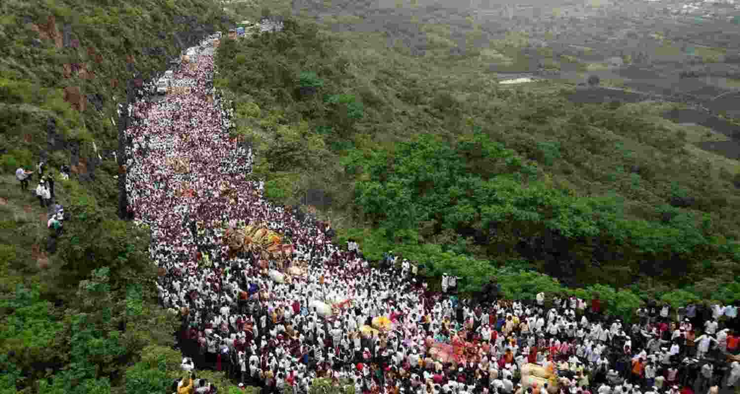 BJP, NCP unite to condemn Abu Azmi's 'Wari' comments.