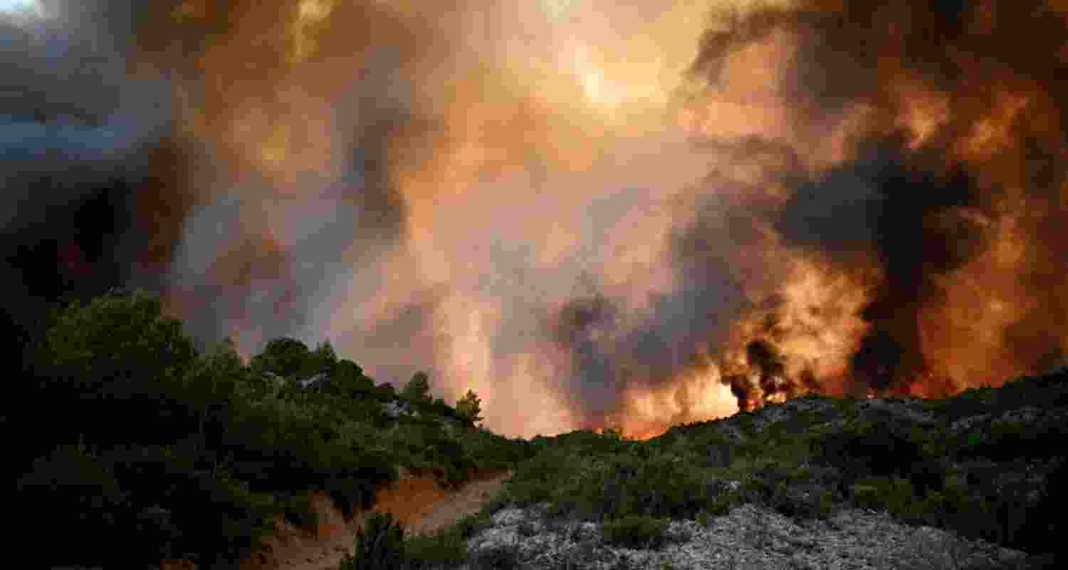 1800 firefighters battle raging wildfire in southern France.