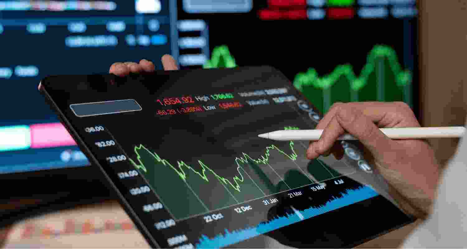 Sensex, Nifty extend rally to sixth straight session.