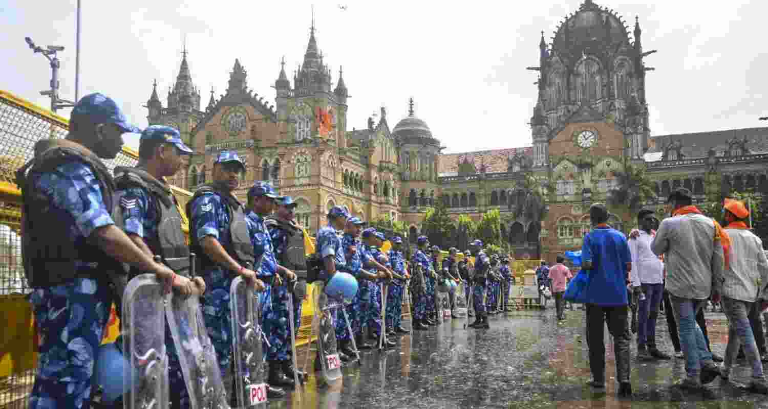 Heavy police presence at Azad Maidan to disperse protestors.