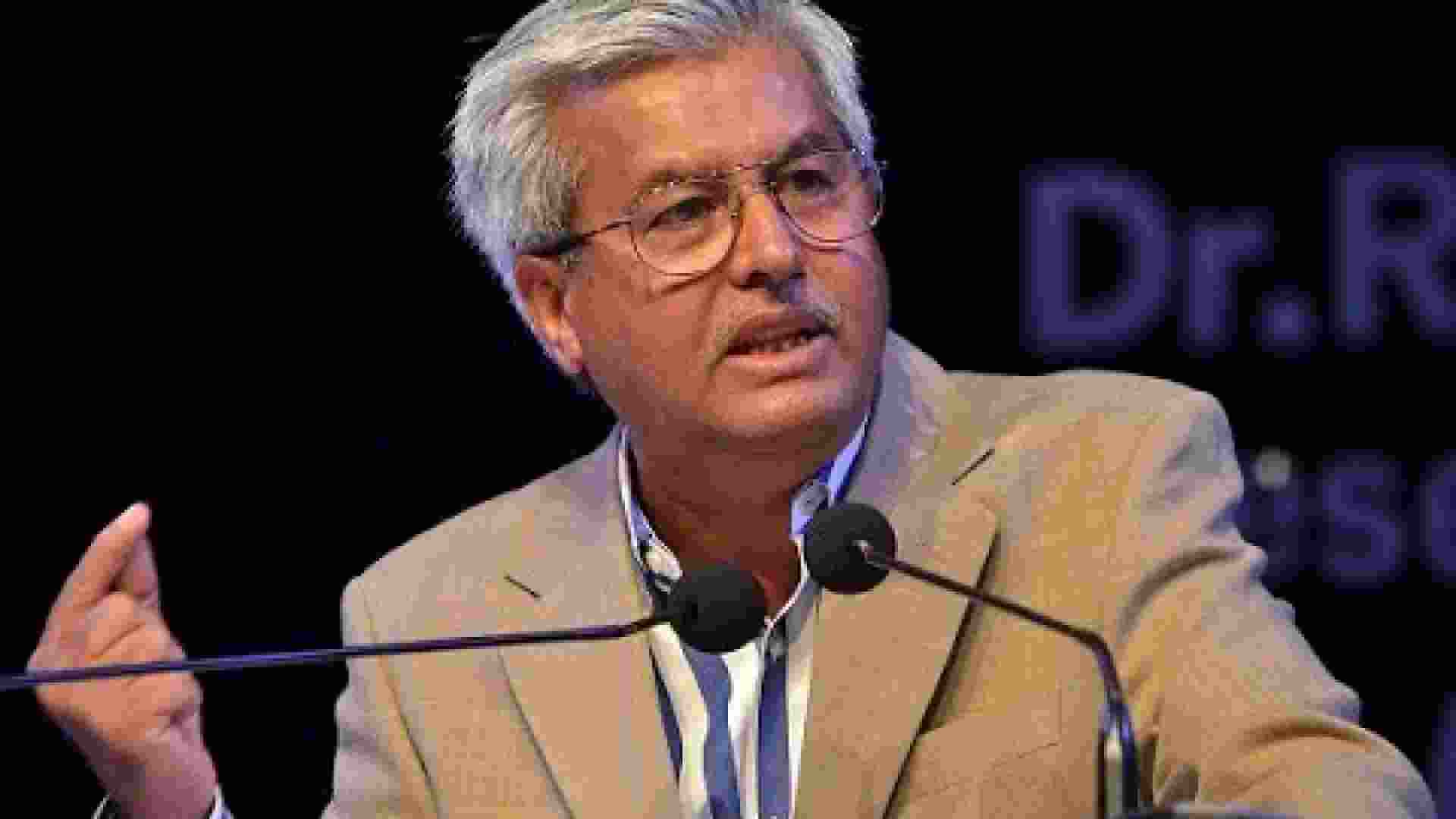 Senior advocate Dave quits, says he wants 'young people to come'