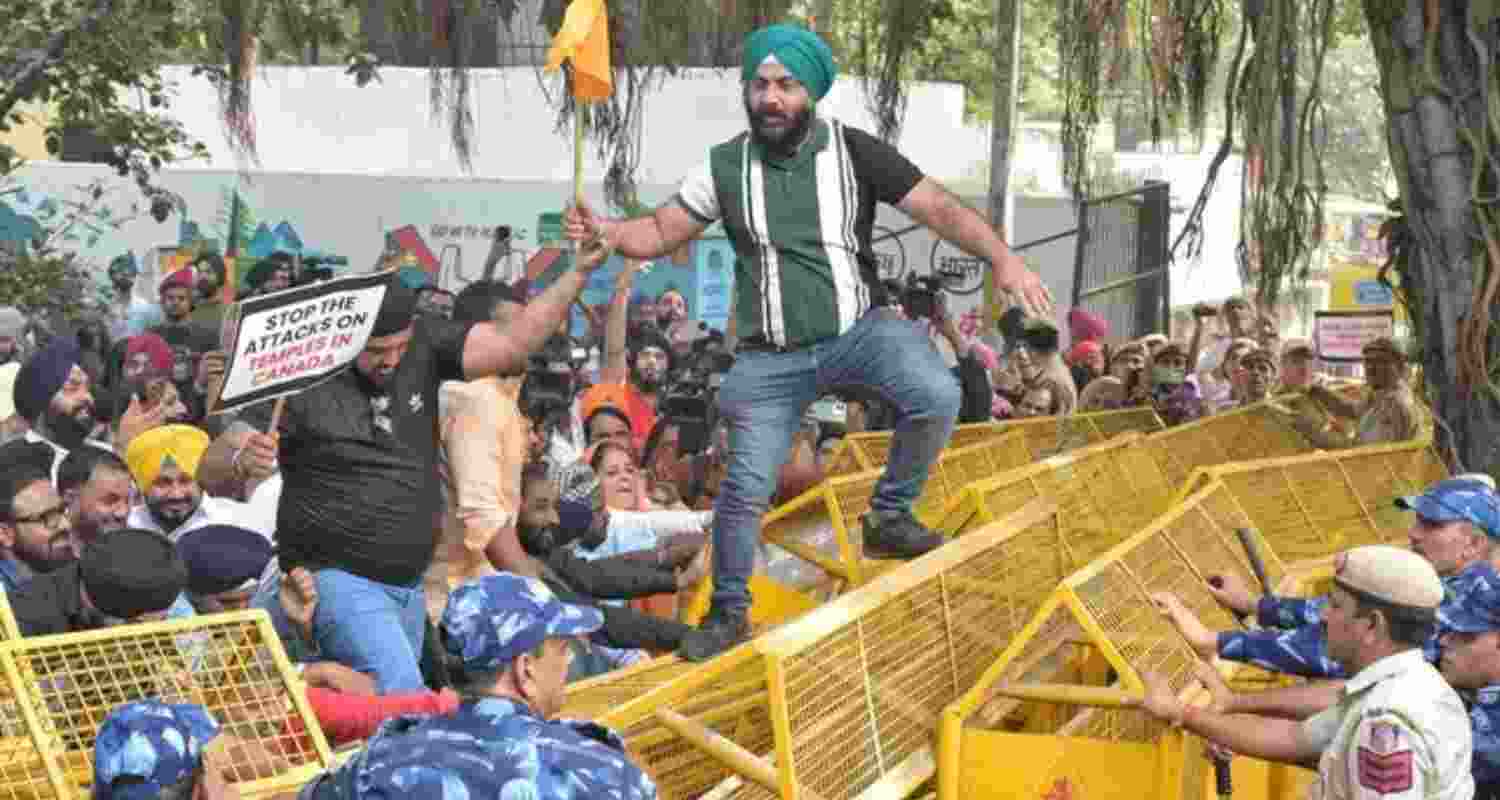Hindu Sikh Global Forum Demonstrates Against Khalistani Violence At Canadian Embassy in Delhi.