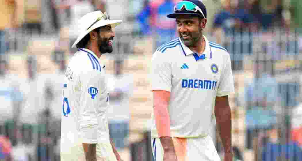 (L-R) Indian spinners Ravindra Jadeja and Ravichandran Ashwin. 