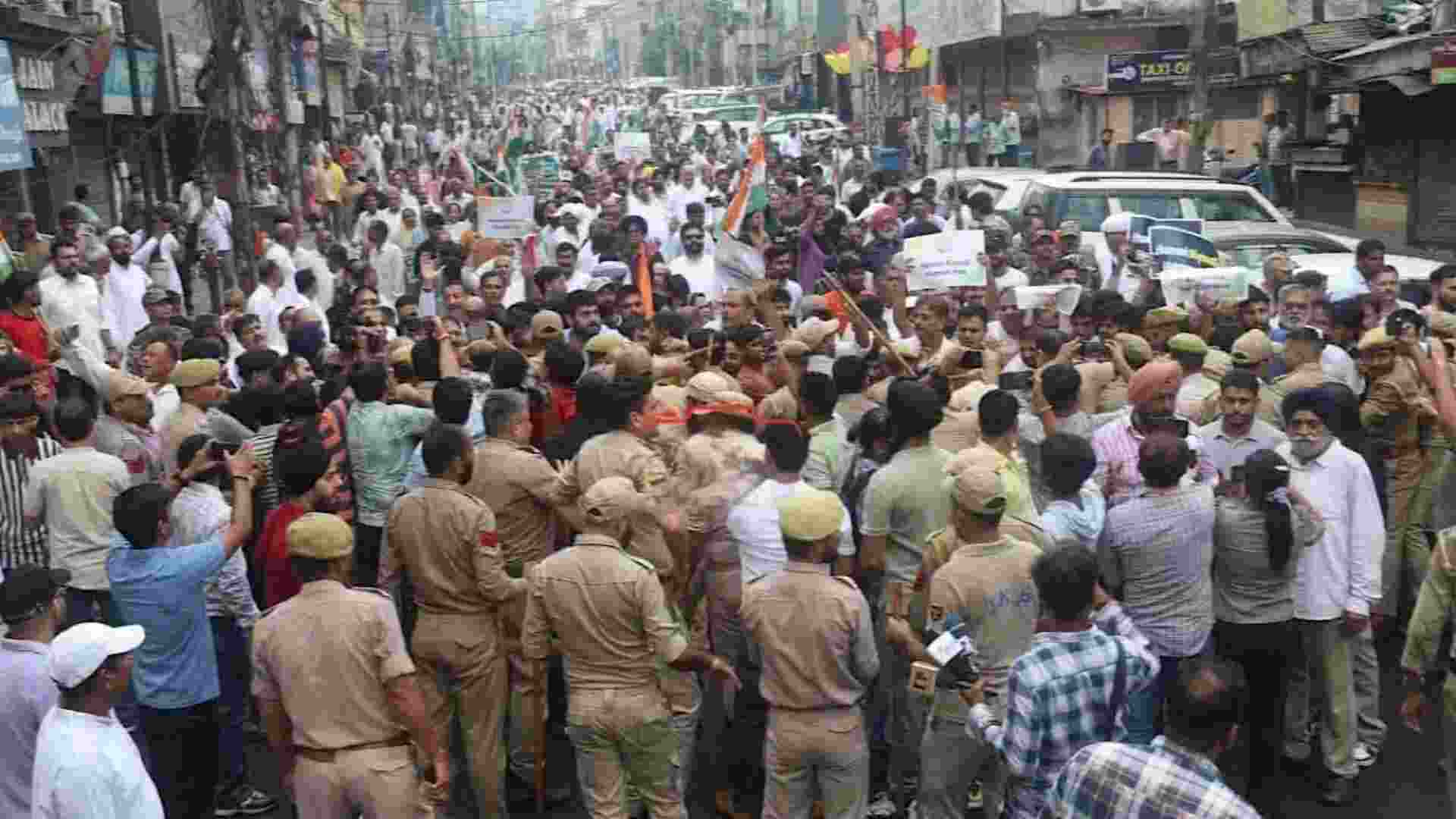 J&K Cong leaders detained for 'statehood march' for second day