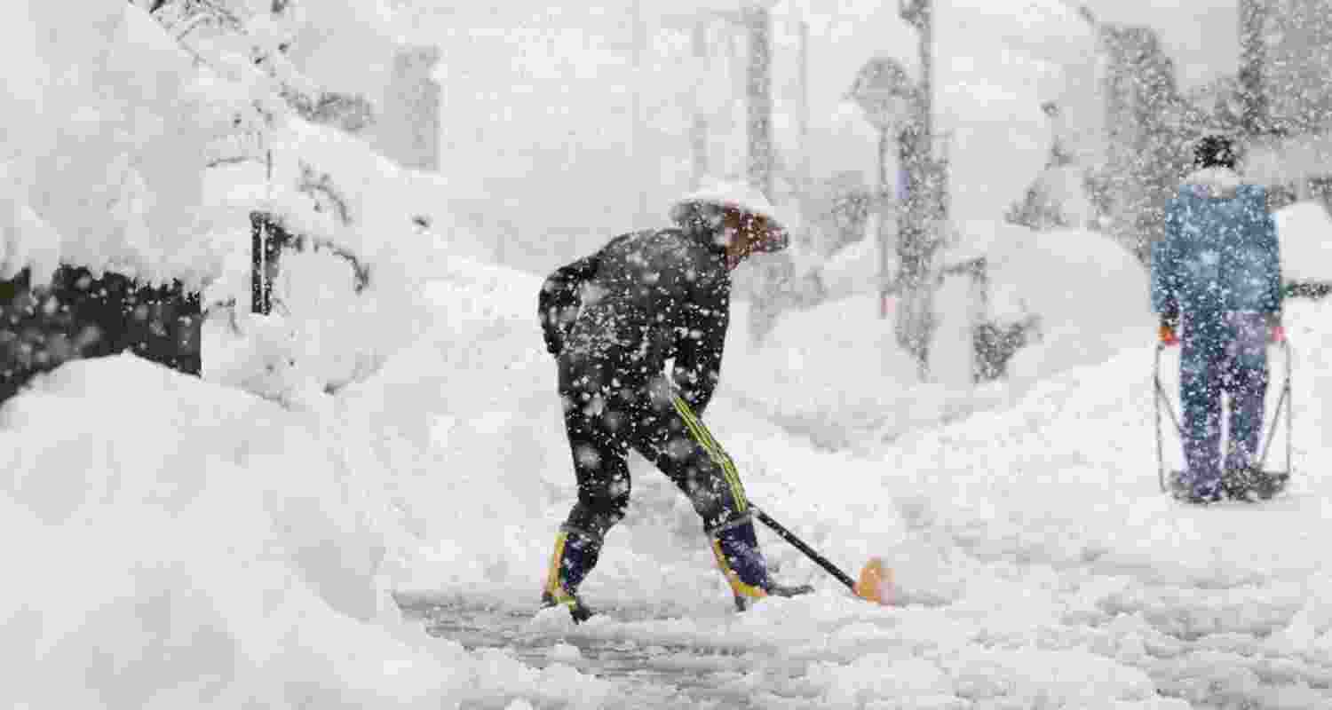 Heavy snow in northern Japan causes loss of human life