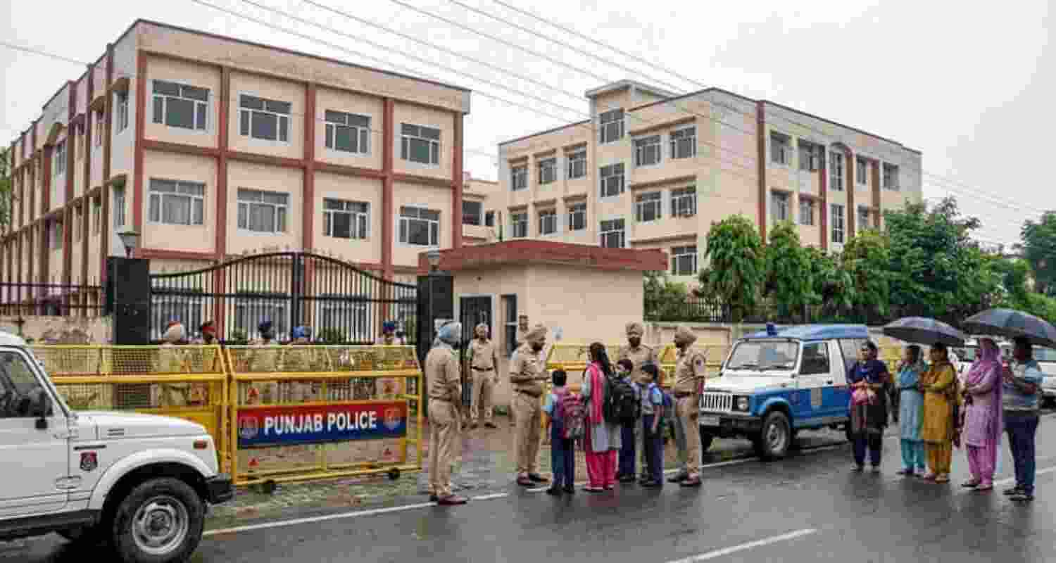 Following the alerts, bomb disposal squads, dog squads, and police personnel were swiftly deployed at the affected schools. 