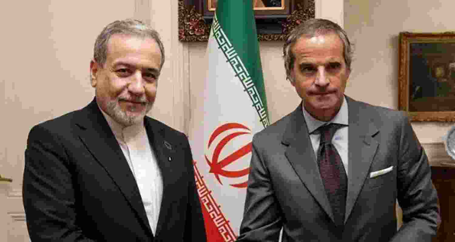 Iranian Foreign Minister Abbas Araghchi met Omani Foreign Minister Badr Albusaidi in Geneva on Monday to discuss Tehran’s position “regarding nuclear issues and sanctions relief”.